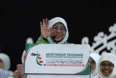 Nuridah menyampaikan ucaptama sempena Muktamar Muslimat Pas kali ke-64 pada Jumaat.