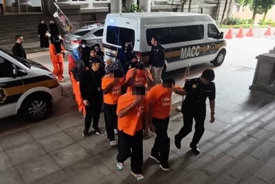 Kesemua yang ditahan membabitkan 27 lelaki dan 10 wanita berusia lingkungan 20 hingga 40-an.