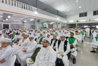 Sebahagian perwakilan Ulamak di seluruh negara hadir pada Muktamar Dewan Ulamak Pas kali ke-63 di Kompleks As-Syafie pada Jumaat