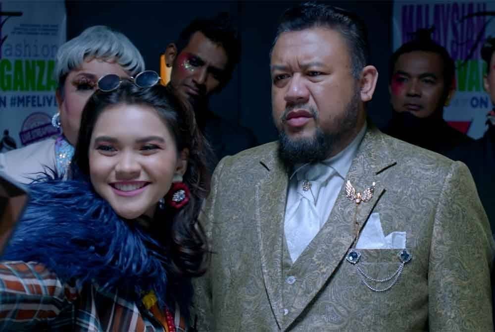 Kali ini Afdlin turut mengundang salah seorang anaknya, Mia Sara untuk berlakon bersama.