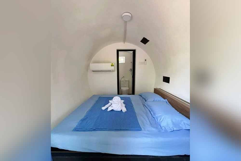 Kemudahan tiub konkrit untuk penginapan di Taman Eko-Rimba Lata Kinjang dilengkapi penyaman udara, katil bersaiz queen dan tandas.