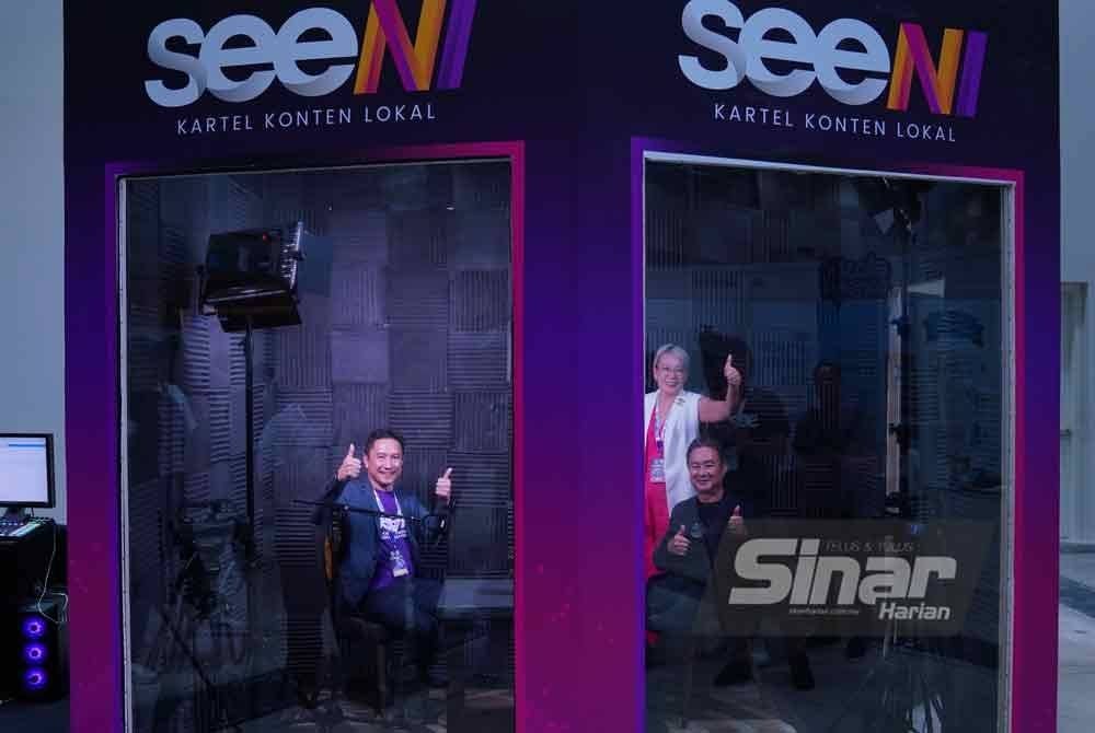 Fadzli dibawa masuk ke Studio podcast seeNi. Foto Sinar Harian-MOHD HALIM ABDUL WAHID