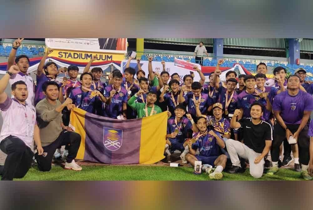 UiTM menewaskan UKM 2-1 pada final acara bola sepak SUKIPT UUM 2024.