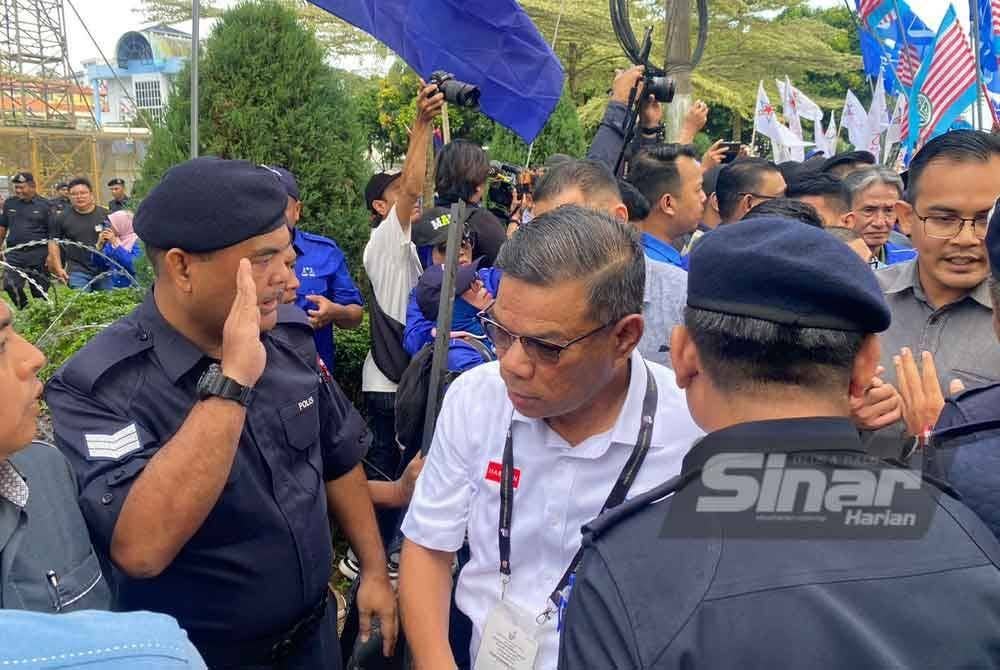 Saifuddin Nasution hadir memberi sokongan kepada calon BN di Pusat Penamaan Calon PRK Mahkota, Dewan Tunku Ibrahim Ismail, di sini pada Sabtu.