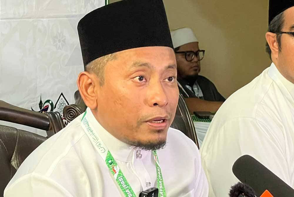 Ahmad Fadhli ketika sidang akhbar sempena Muktamar Tahunan Pas kali ke-70 pada Sabtu.
