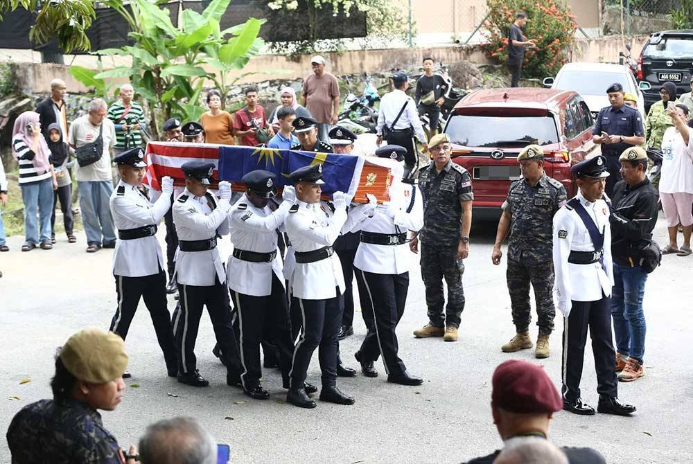 Jasad mendiang Apot disemadikan mengikut Istiadat Pengkebumian Negeri.