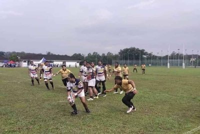 Antara aksi PDRM menentang Pahang di Padang Ragbi PGA Semenyih, 7 September lalu.