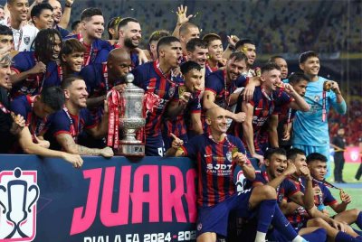 Pasukan JDT meraikan kemenangan selepas menjuarai Piala FA di Stadium Nasional Bukit Jalil.