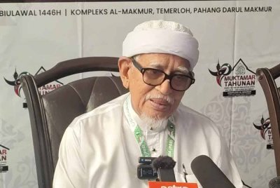 Abdul Hadi pada sidang media selepas merasmikan Muktamar Pas ke-70 di Kompleks Al-Makmur pada Sabtu.