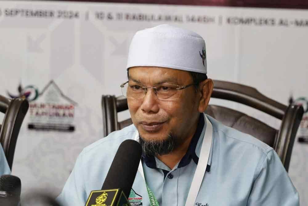 Rosli ketika mengadakan sidang akhbar di Muktamar Tahunan Pas Ke-70 di Kompleks Al-Makmur di sini pada Ahad.