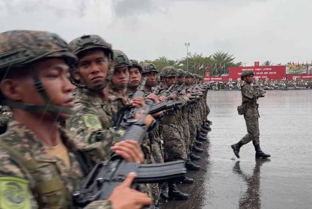Seramai 1,144 perajurit muda berjaya menamatkan latihan pada Perbarisan Tamat Latihan Perajurit Muda Lelaki Siri 200/2024 di Pusasda pada Ahad..
