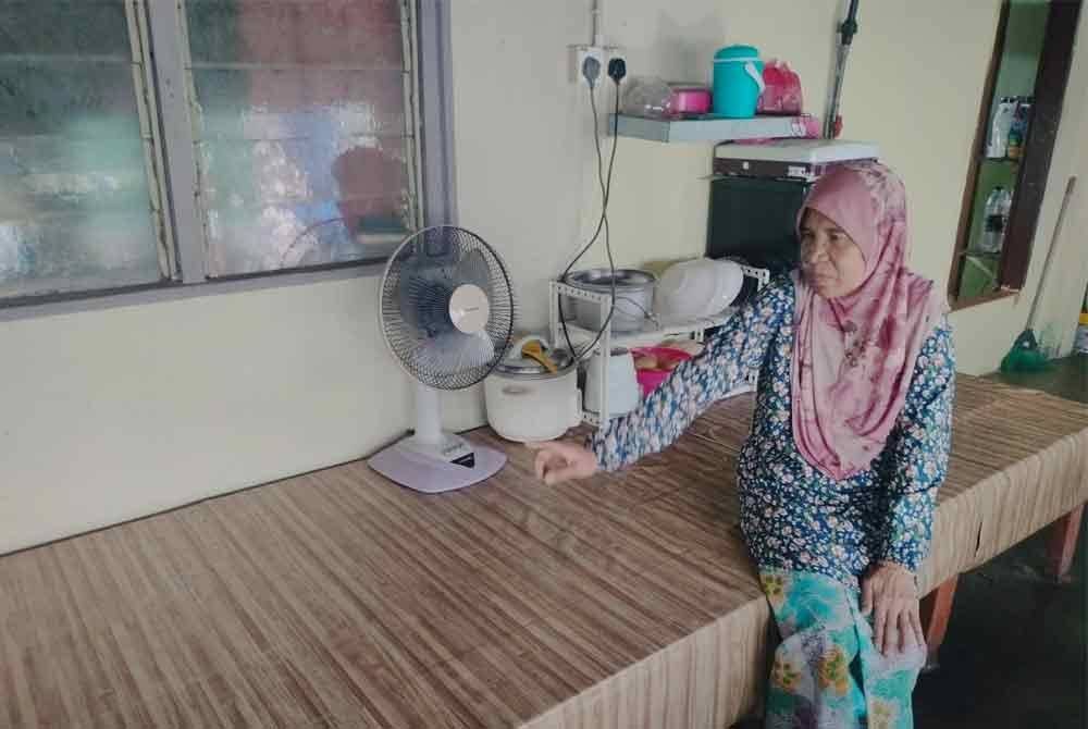 Para khas untuk meletakkan barang rumah setiap kali banjir berlaku.