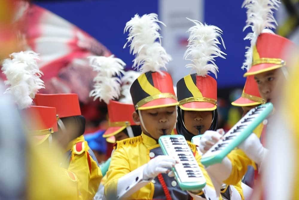 Pasukan pancaragam SK Pendang mempamerkan persembahan mereka.