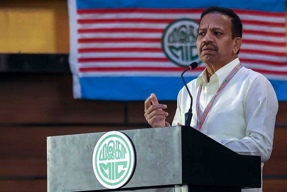 Vigneswaran menyampaikan ucapan dasar sempena Perhimpunan Agung MIC ke-78 di Pusat Konvensyen Ideal (IDCC), pada Ahad. Foto Bernama