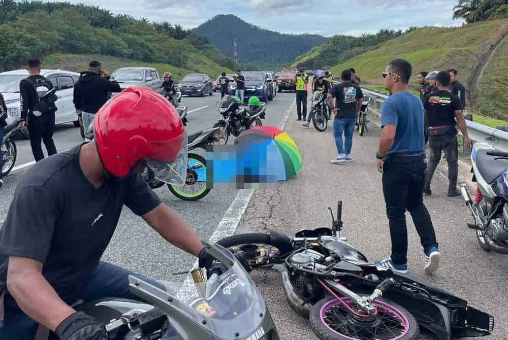Keadaan lokasi kejadian di Kilometer 379.5 Lebuhraya Pantai Timur 2 (LPT2) dekat Ajil menghala ke Bukit Besi pada petang Ahad. Foto: Media sosial