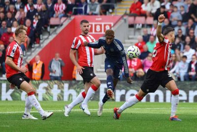 Rashford (dua, kanan) meledak gol dalam kemenangan United ke atas Southampton.