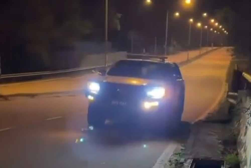 Pasukan rondaan LUAS melaksanakan pemantauan 24 jam setiap hari di kawasan sensitif .