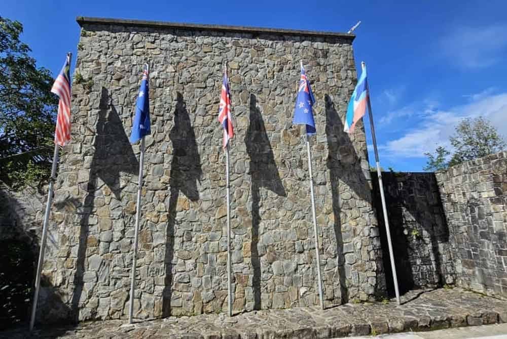 Tugu Peringatan Perang Kundasang dibina pada tahun 1962 iaitu setahun sebelum Sabah bersama menubuhkan Malaysia dengan Tanah Melayu (Semenanjung) dan Sarawak.