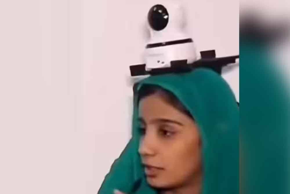 Gadis ini berbangga kerana sentiasa 'dijaga' bapanya walaupun berada di luar rumah. - Foto Agensi