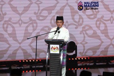 Mohd Na'im ketika berucap pada Majlis Sambutan Maulidur Rasul SAW Peringkat Kebangsaan Tahun 1446H/2024M di Pusat Konvensyen Antarabangsa Putrajaya (PICC) hari ini. - Foto: Bernama