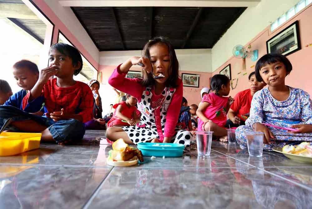 Program makan tengah hari percuma untuk kanak-kanak itu dijadualkan bermula pada Januari 2025.