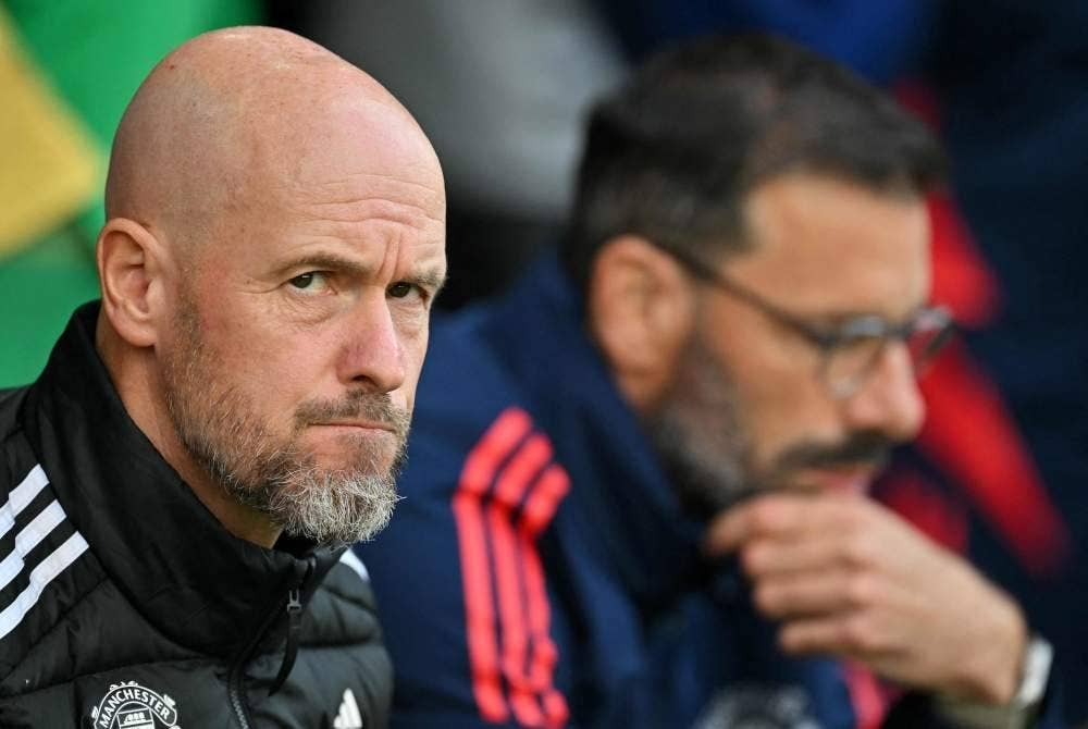 Ten Hag (kiri) mahu United bolot semua piala musim ini. Foto AFP