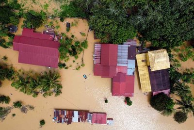 Pandangan dari udara situasi banjir di Kampung Padang Luar, Kubang Pasu hari ini. Foto Bernama