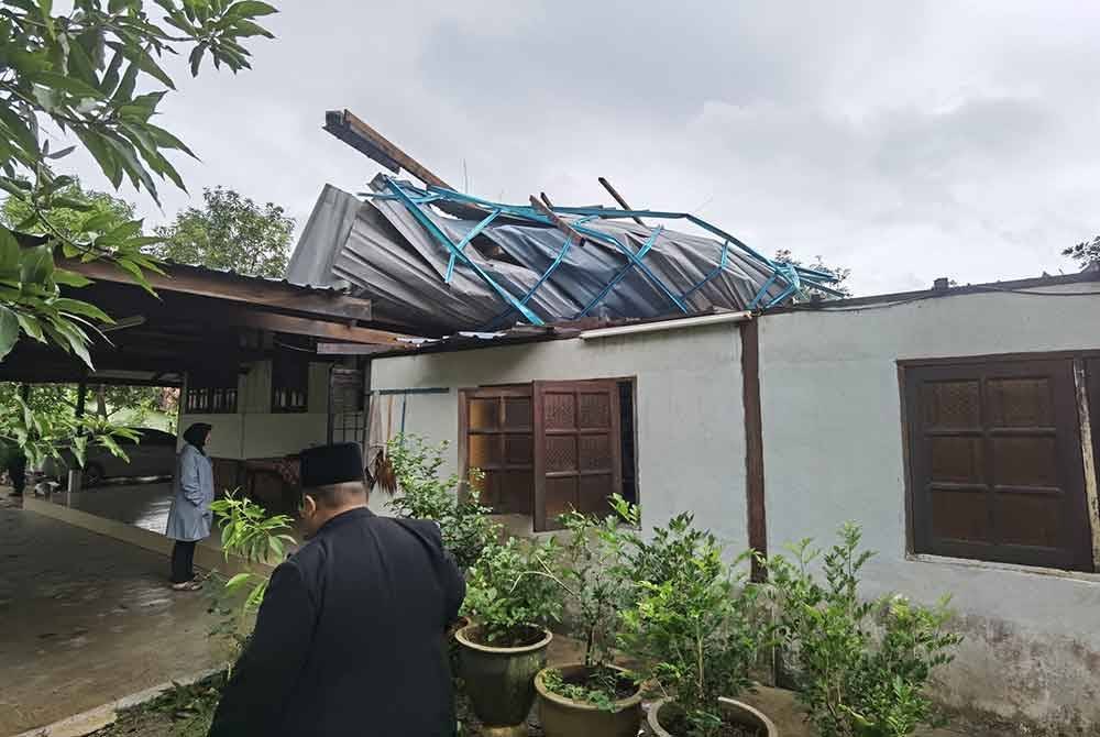 Sebanyak 29 rumah rosak dalam kejadian ribut di sekitar Perlis yang direkodkan dari Ahad lepas hingga 10 pagi Rabu. Foto MAIPs