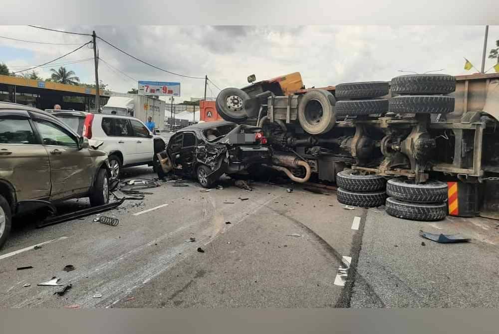 Seorang lelaki maut dalam kemalangan di Lingkaran Tengah Seremban pada Rabu.