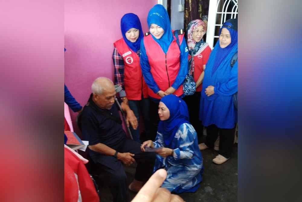 Noraini berkata sesuatu ketika melawat Amar pada Rabu