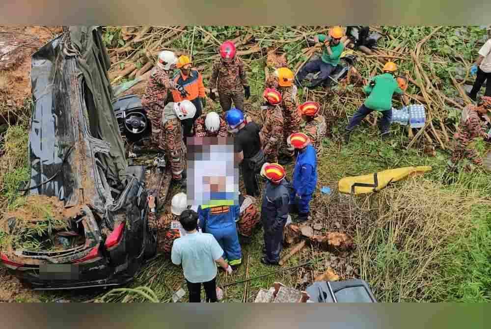 Operasi menyelamat masih dijalankan oleh pasukan penyelamat.