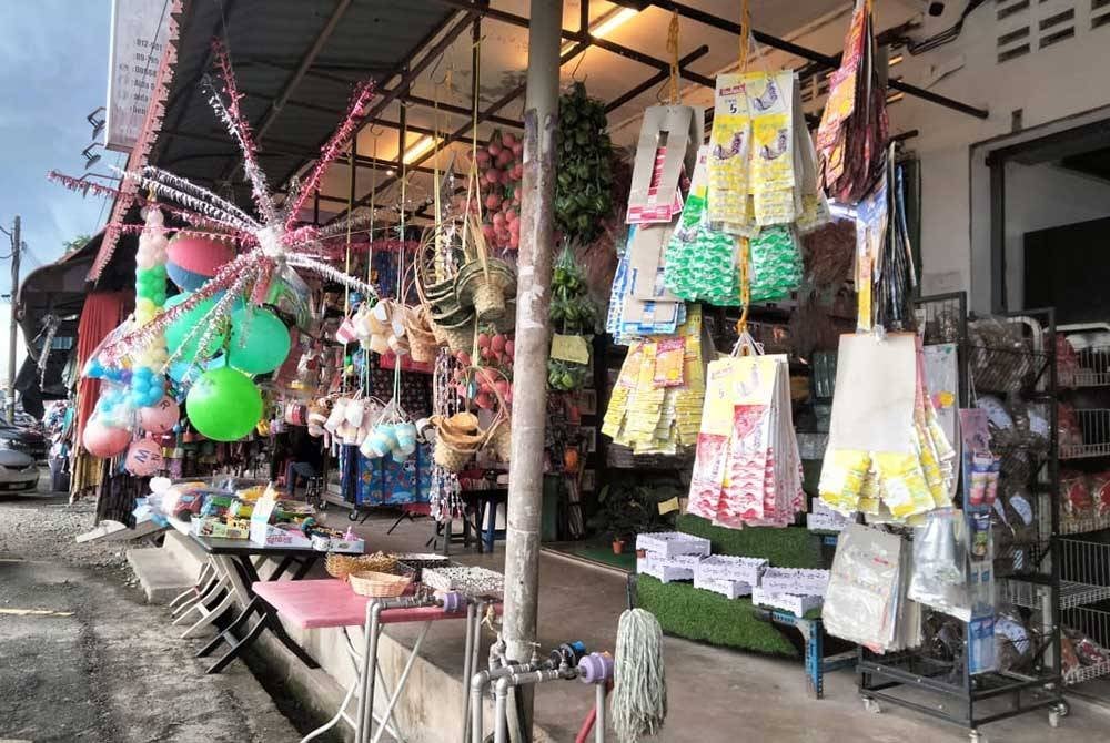 Peniaga berpendapat penambahbaikan lokasi lama lebih penting berbanding memikirkan perpindahan ke tempat baharu.