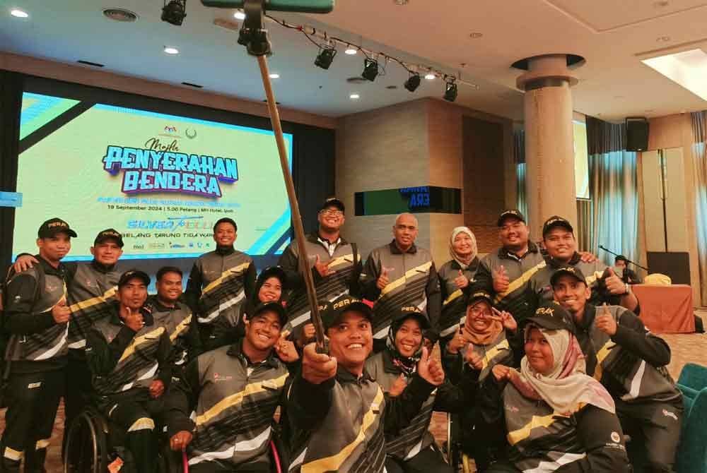 Khairudin (barisan belakang, empat dari kanan) bersama sebahagian barisan atlet Para Sukma Perak 2024.