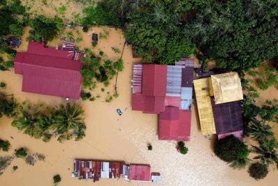 Pandangan dari udara situasi banjir di Kampung Padang Luar, Kubang Pasu. Foto Bernama