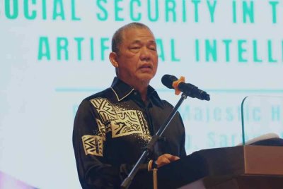 Timbalan Perdana Menteri merangkap Ketua Whip Kerajaan Perpaduan Datuk Seri Fadillah Yusof menyampaikan ucaptama pada 'International Social Security Management Conference 2024' di sini pada Khamis. Foto Bernama