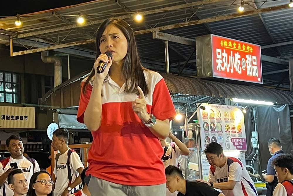 Ketua Wanita DAP, Teo Nie Ching ketika berucap di Ceramah Kelompok Perpaduan, di Kluang pada Khamis
