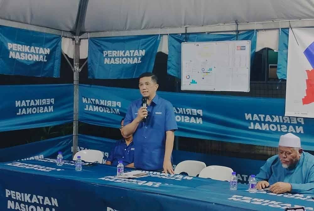 Mohamed Azmin berucap dalam ceramah kelompok di Pusat Daerah Mengundi (PDM) Mesjid Lama, Kampung Melayu malam Khamis.