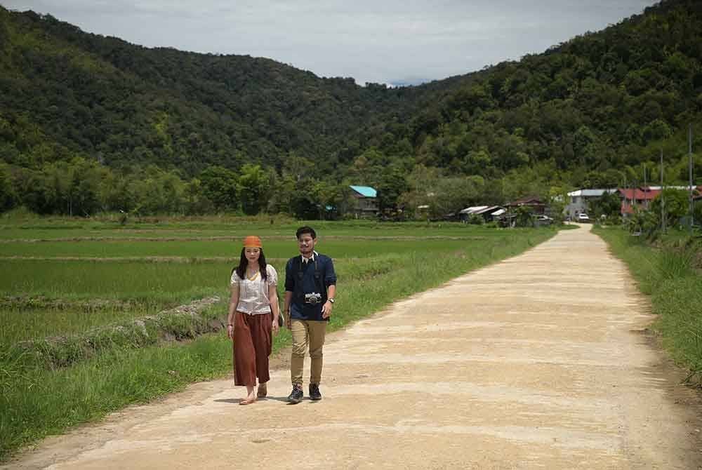 Tegkang memaparkan keunikan Bario, Sarawak.