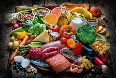 SELAIN memastikan makanan halal, pastikan amalkan juga pemakanan yang sihat dan baik sebagaimana menurut al-Quran serta ditonjolkan melalui perbuatan dan hadis Rasulullah SAW. -Foto: Canva