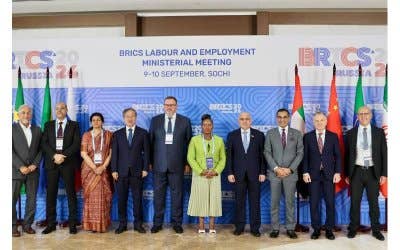 Presiden International Social Security Association (ISSA) yang juga Ketua Pegawai Eksekutif Kumpulan Pertubuhan Keselamatan Sosial Malaysia (PERKESO), Dr Mohammed Azman Aziz Mohammed (tiga, kanan) ketika hadir pada Mesyuarat Menteri-Menteri Buruh dan Pekerjaan BRICS (LEMM) di Sochi, Rusia, 9 September lalu.