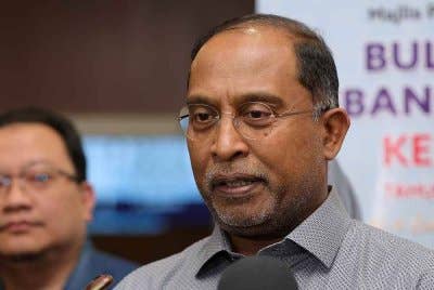 Menteri Pendidikan Tinggi Datuk Seri Dr Zambry Abdul Kadir (kanan) bercakap kepada pemberita selepas menghadiri Majlis Penutup Sambutan Bulan Kebangsaan Ke-67 di Pusat Konvensyen, Hab Pendidikan Tinggi Pagoh (HPTP) hari ini.Foto Bernama