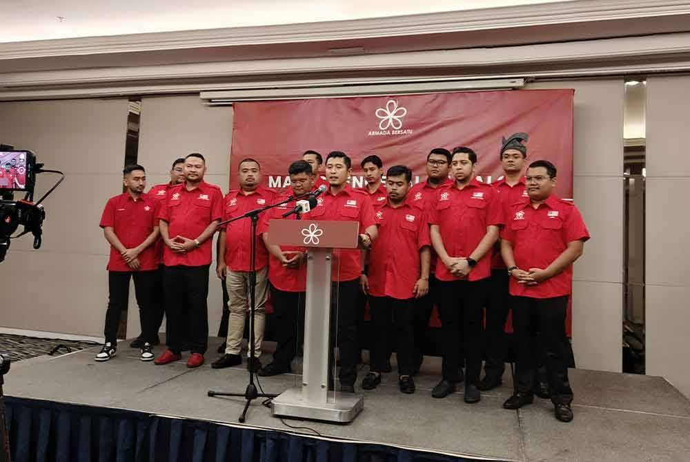 Hilman bersama barisan calon lain yang akan bertanding beberapa jawatan lain dalam Armada Bersatu bagi pemilihan 2024.