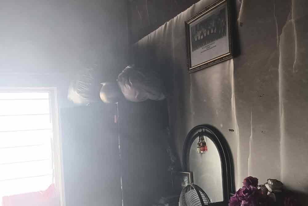 Keadaan kebakaran di sebuah unit pangsapuri di Bandar Baru Selayang.