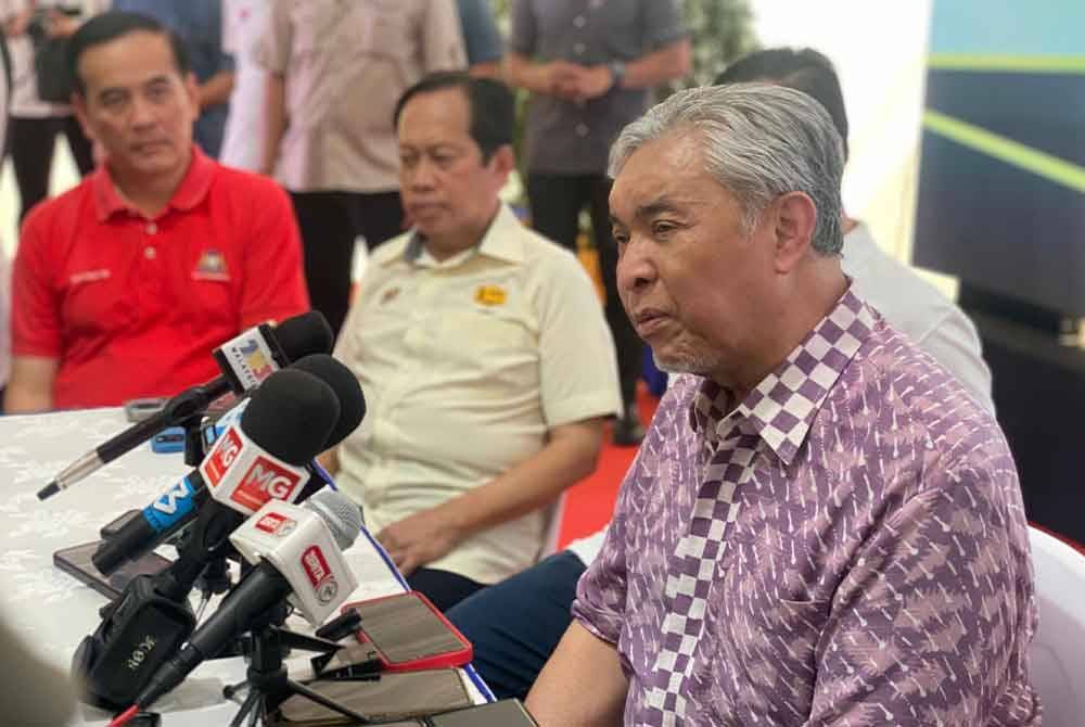 Zahid bercakap kepada pemberita ketika ditemui selepas merasmikan Majlis Realisasi Rumah Mampu Milik Kluang, pada Ahad