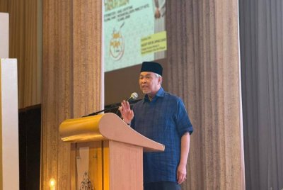 Ahmad Zahid ketika berucap pada Majlis Pelancaran Program Pra Tahfiz Peringkat Kemas Negeri Johor Tahun 2024 di sebuah hotel di sini, pada Ahad.