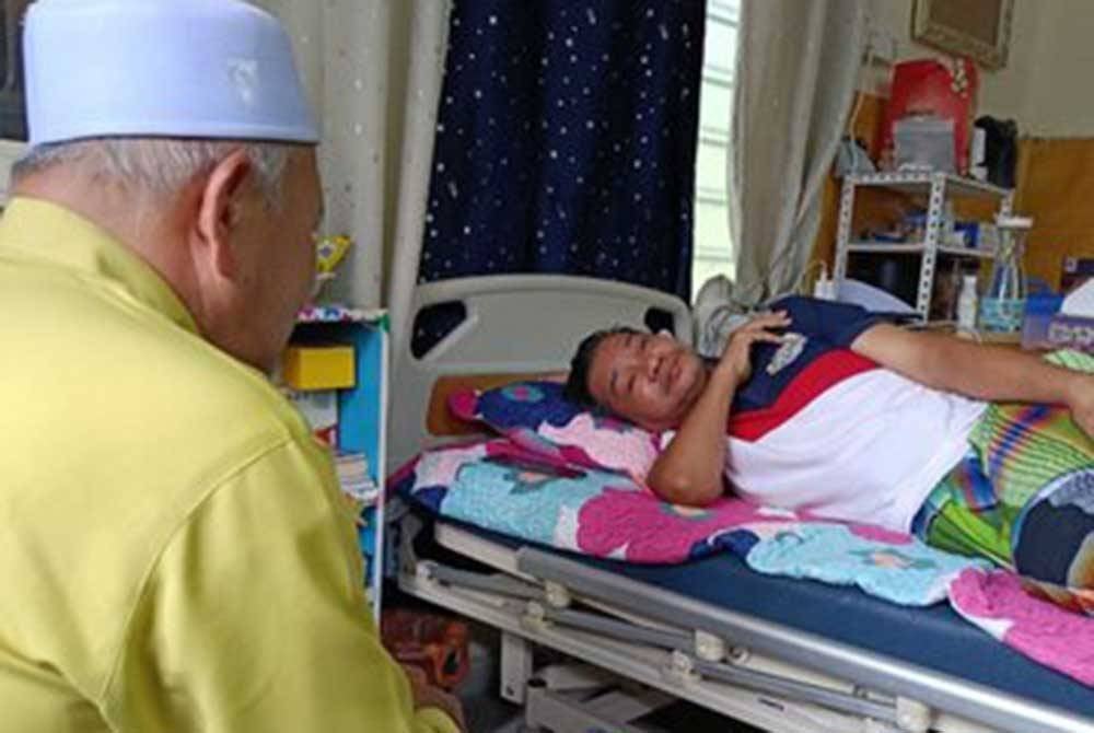 Mazlan Aliman (baring) mengalami masalah kesihatan.