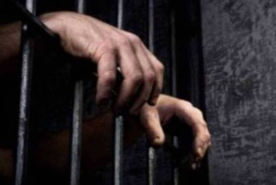 Seorang bekas guru Bahasa Arab di sebuah sekolah rendah kekal dipenjara sembilan tahun dengan dua sebatan kerana melakukan amang seksual fizikal terhadap seorang murid lelaki berumur 10 tahun, enam tahun lepas. Gambar hiasan