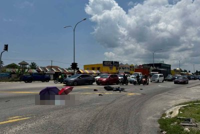 Keadaan di lokasi kemalangan di Limbat, Kota Bharu, pada Isnin.