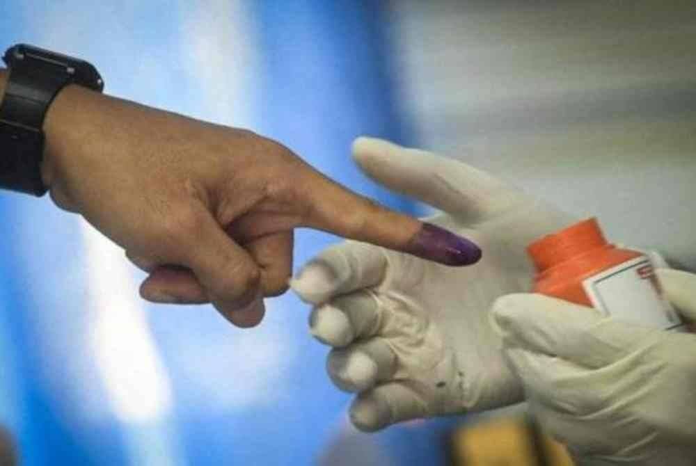 Semua pusat mengundi dibuka mulai jam 8 pagi sebelum ditutup pada 5 petang.