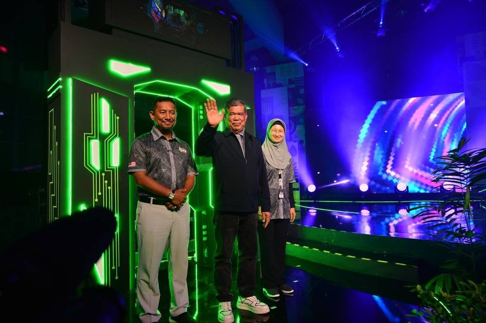 Mohamad menyempurnakan gimik pengenalan MAHA 2026.